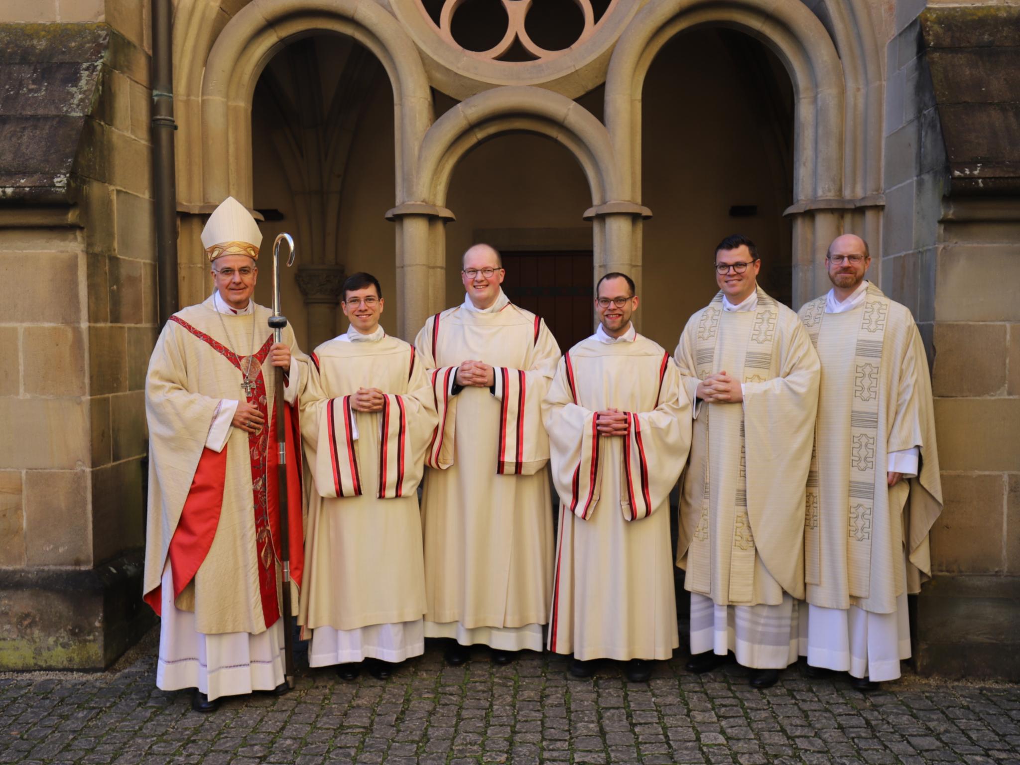 Weihbischof Jörg Michael Peters, Johannes Gold, Heiko Reiner Gaub, Mathias Kremer, Regens Tim Sturm, Spiritual Jan Lehmann (vlnr.)
