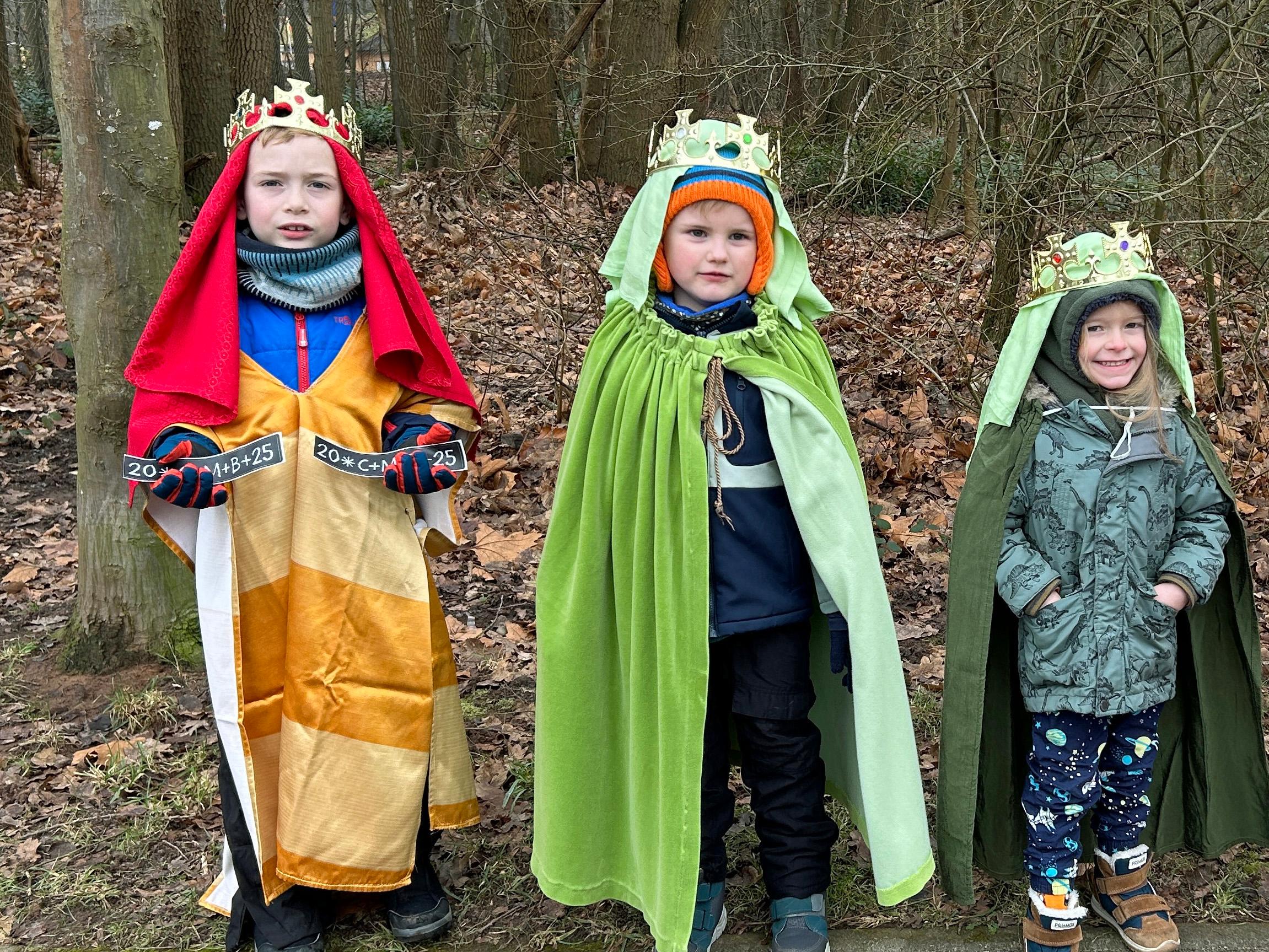 Die kleinen Könige Moritz, Benedikt und Philipp aus Ensdorf waren zum ersten Mal als Sternsinger unterwegs.