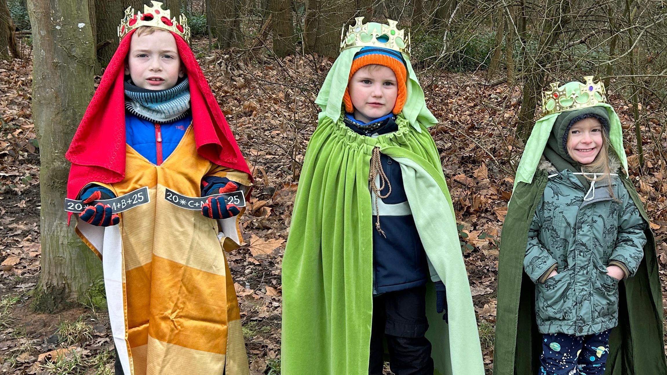 Die kleinen Könige Moritz, Benedikt und Philipp aus Ensdorf waren zum ersten Mal als Sternsinger unterwegs.