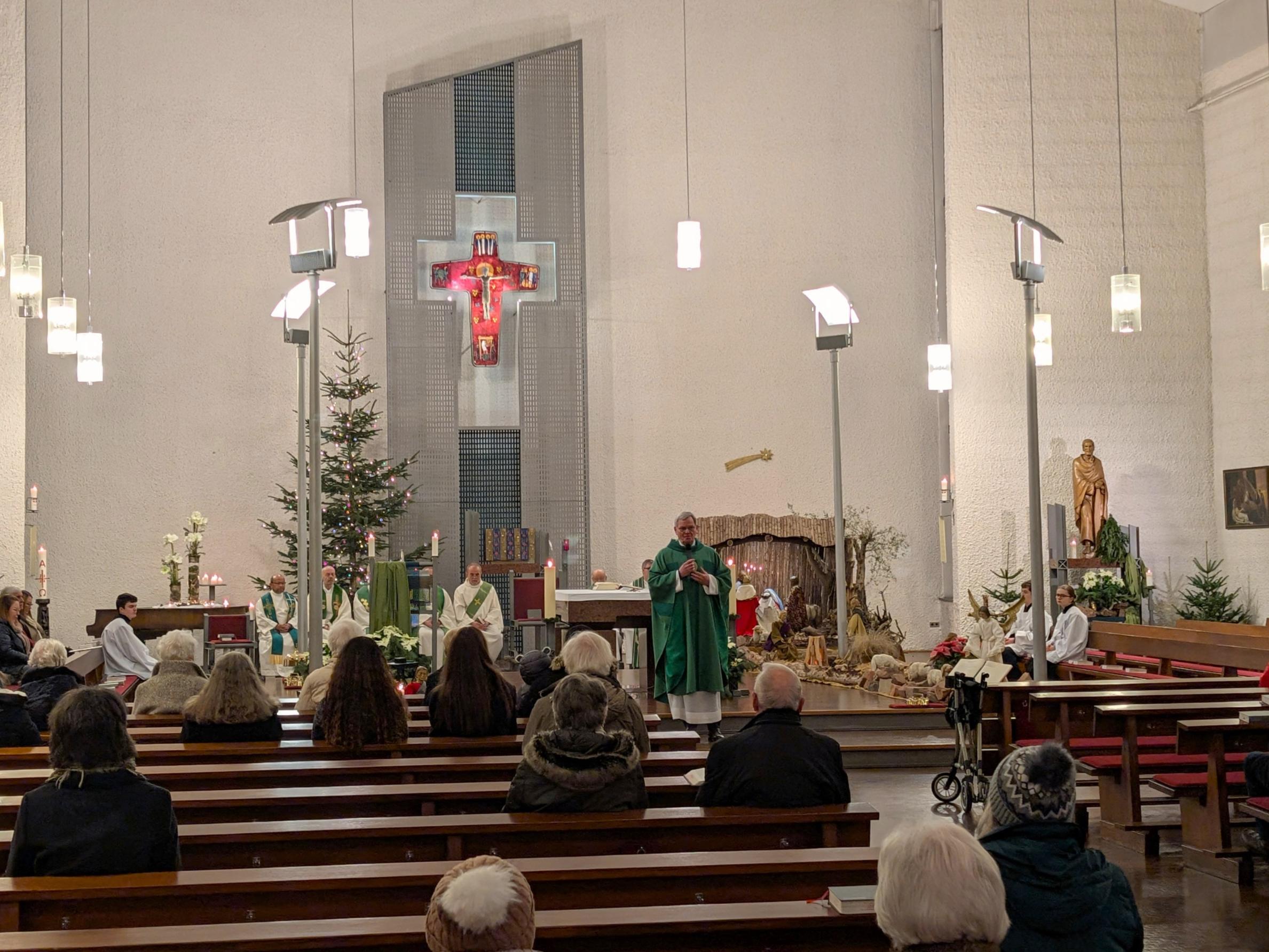 Mit einem Gottesdienst mit Generalvikar hat die neue Pfarrei Maria Königin Merchweiler ihre Fusion gefeiert.