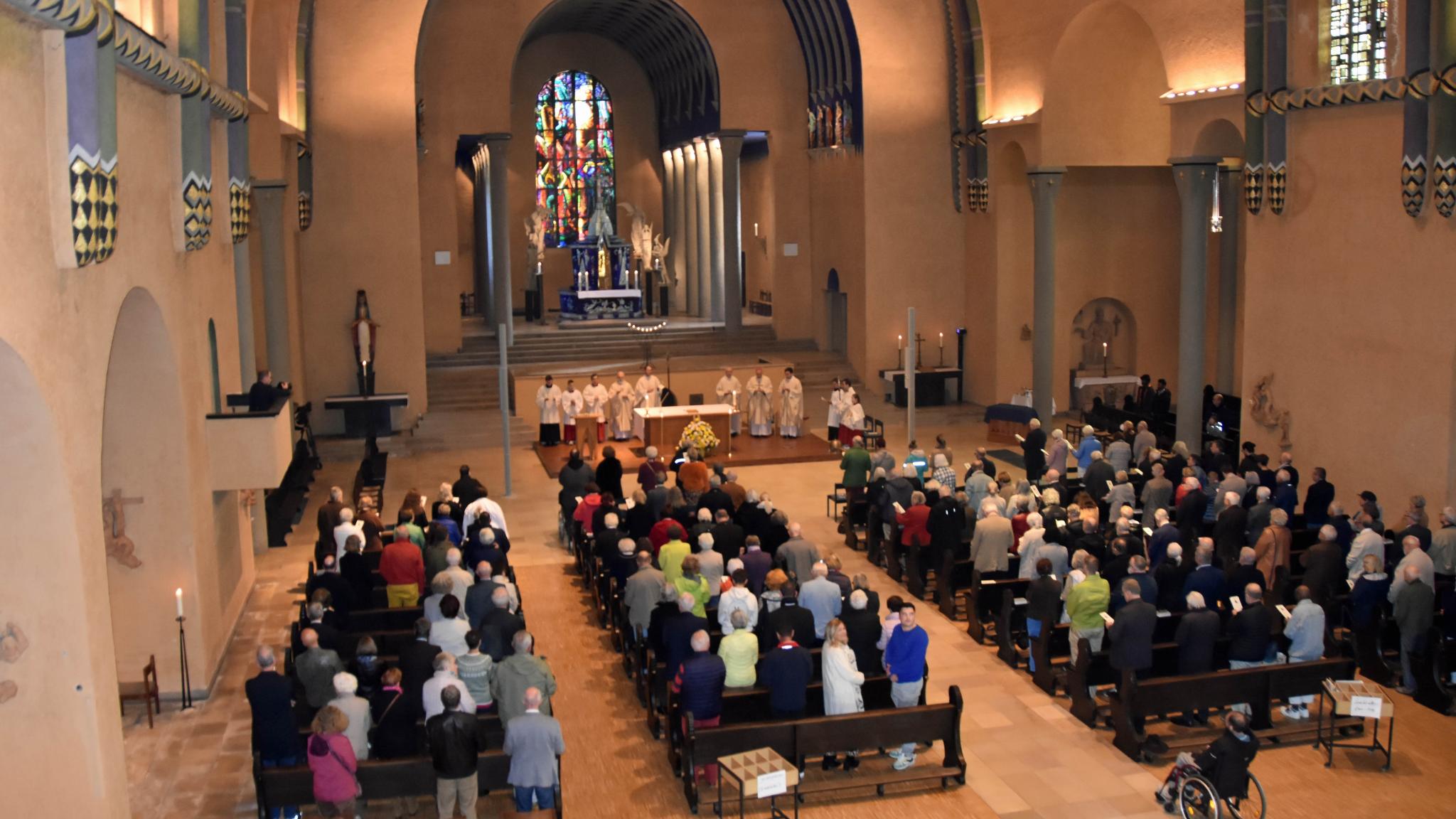 Blick in die Kirche während des Gottesdienstes