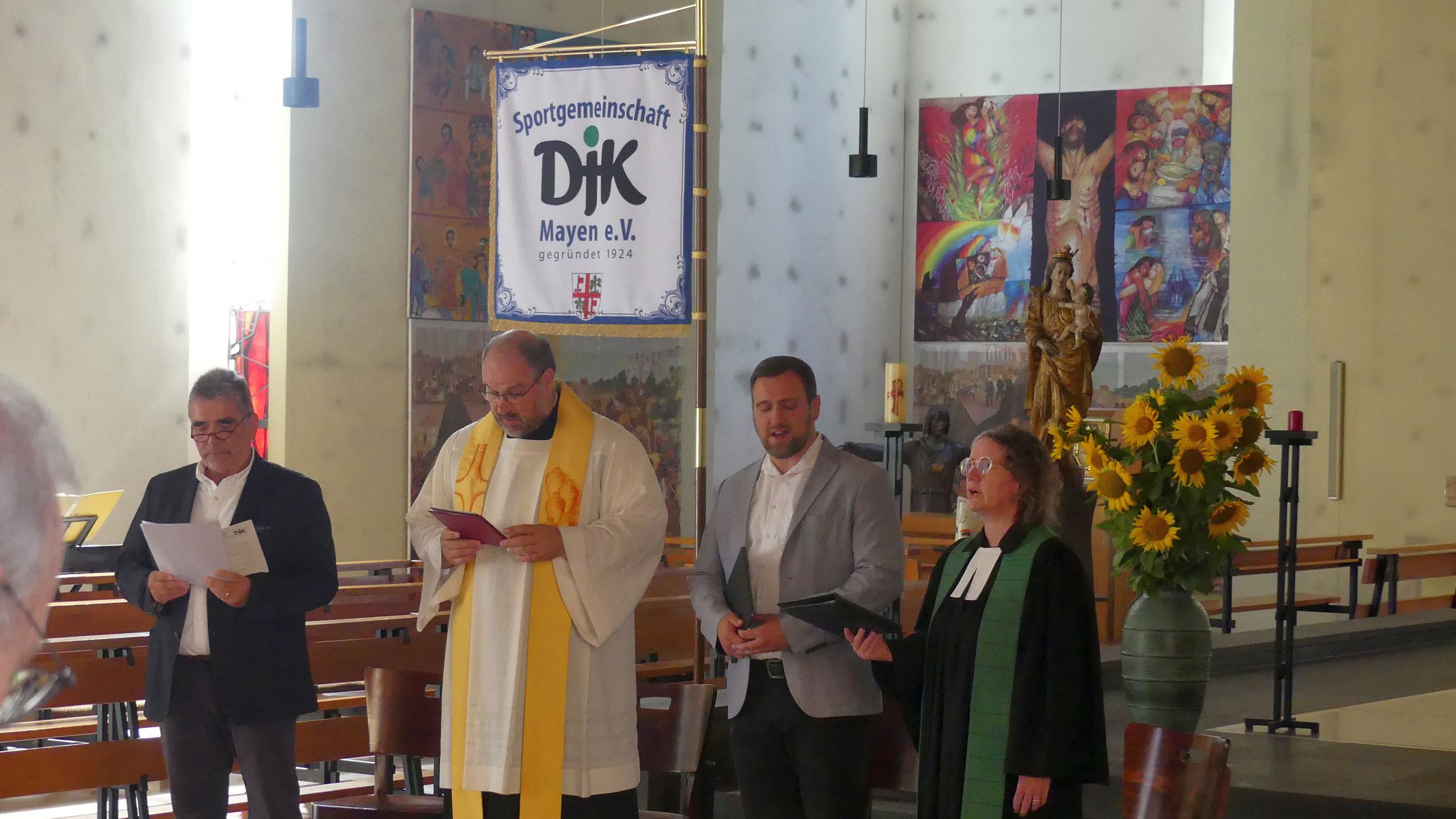 Beim Gottesdienst von links: Manfred Fuchs, Dekan Jörg Schuh, Pastor Andreas Ediger und Pfarrerin Metje Steinau.