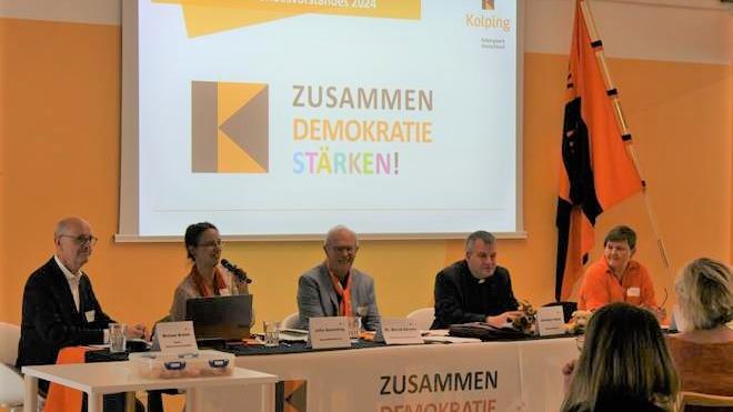 'Zusammen Demokratie stärken' - das Motto der diesjährigen Diözesanversammlung
