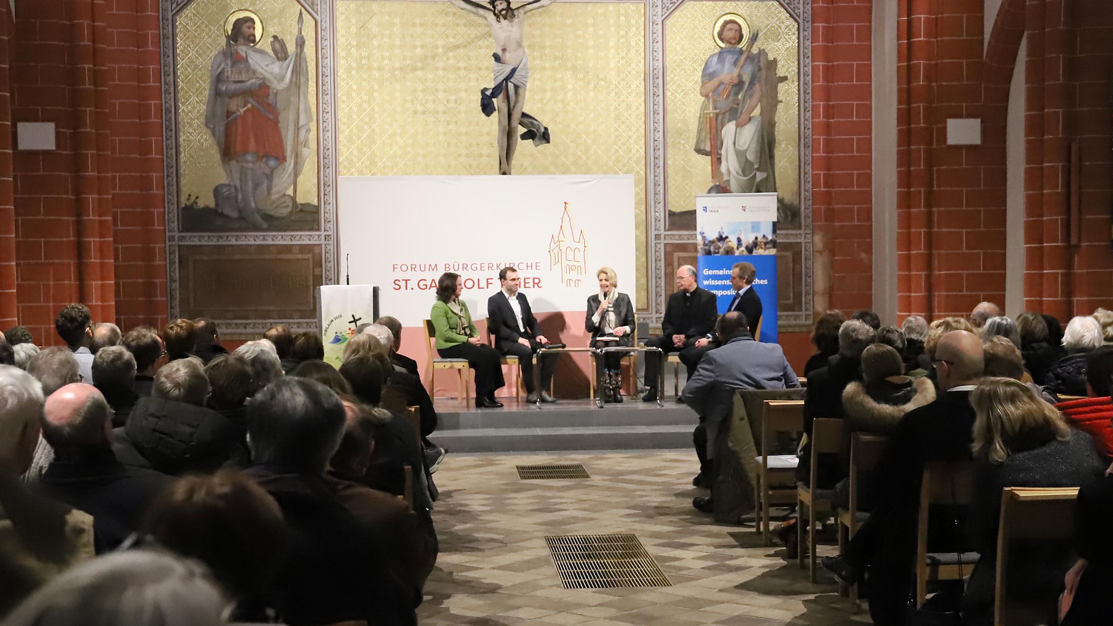 Dr. Yvonne Russell, Prof. Dr. Ingo Proft, Prof. Dr. Eva Martha Eckkrammer, Bischof Dr. Stephan Ackermann, Prof. Dr. Benjamin Weyers (vlnr.)