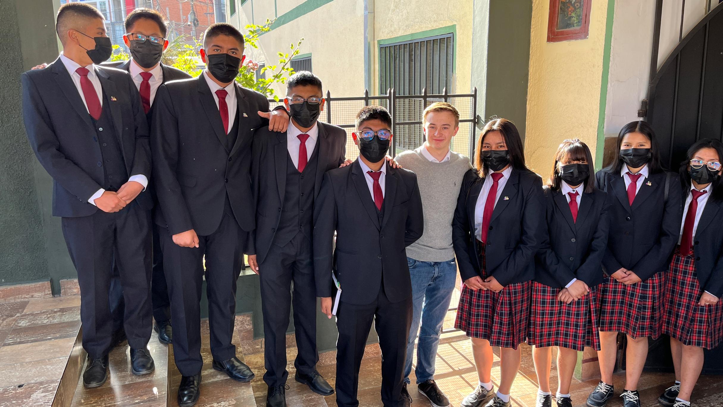 David Müller mit Schülerinnen und Schülern des Colegio San Juanillo in Sucre/Bolivien (Fotos: Julia Fröder/Bistum Trier