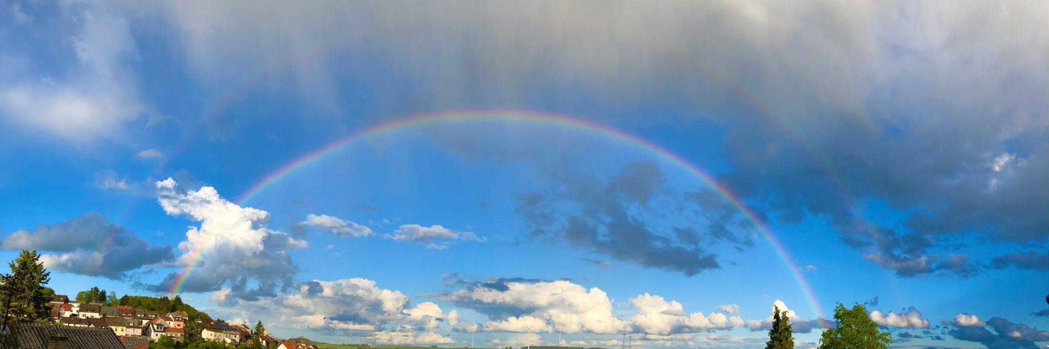 Regenbogen über Schmelz