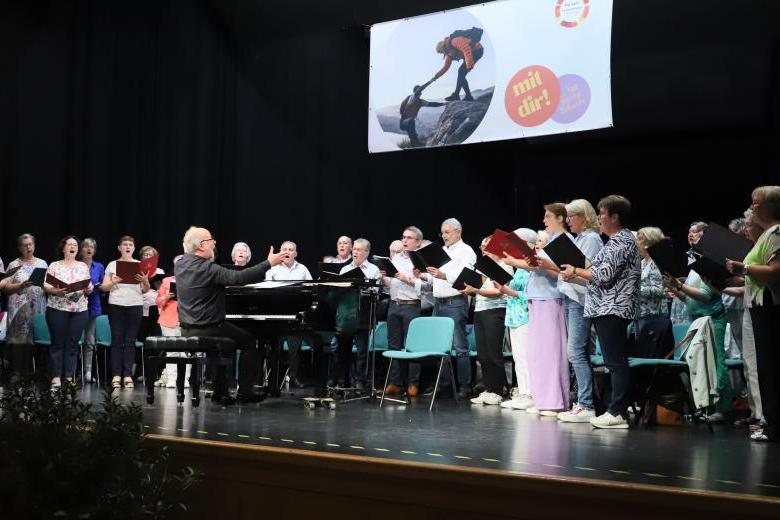 Gemeinsam Singen im Chor (Archivfoto von der Auftaktveranstaltung des Pastoralen Raums Saarburg)