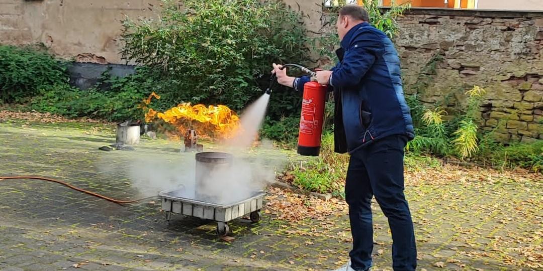 Jörg Sonnet (Leitungsteam PastR Dillingen) bei Brandschutzübung