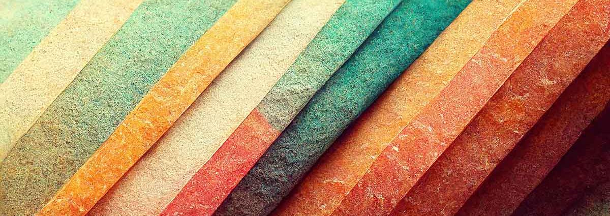 Man sieht verschiedenfarbige Stoff- oder Papierstreifen aneinandergereiht (c) BVPR Trier Man sieht verschiedenfarbige Stoff- oder Papierstreifen aneinandergereiht